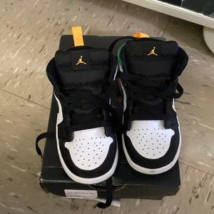 JORDAN 1 MID SE (TD) WHITE/LASER ORANGE-BLACK
BLANC/NOIR/ORANGE LASER
7c
